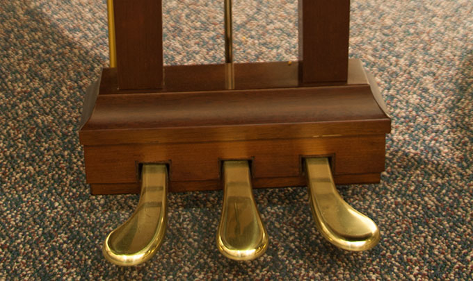 Grand piano pedal lyre